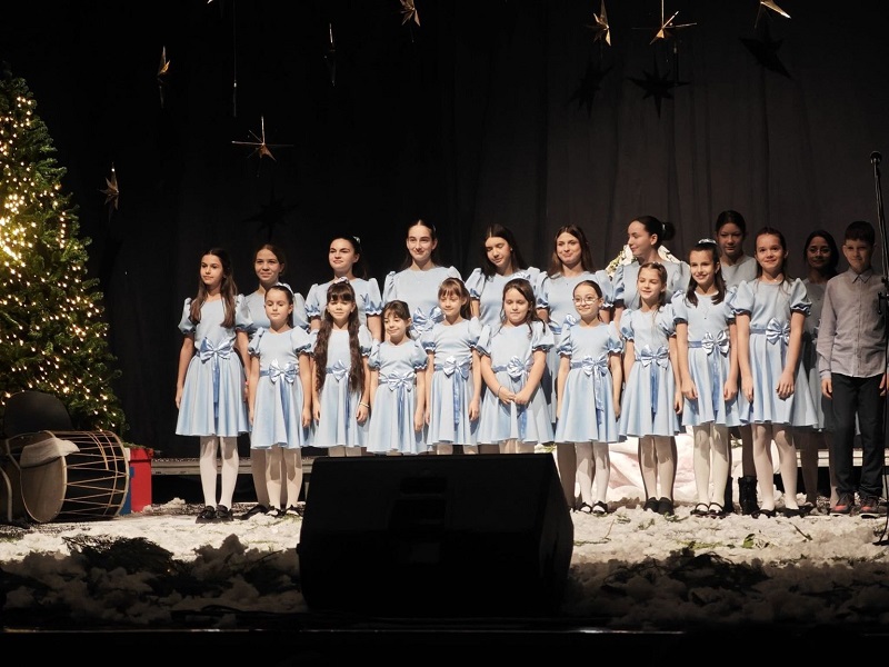 Мјузиклот „Божикна авантура“ ги собра присутните во едно заедничко чувство на радост, светлина и духовна блискост