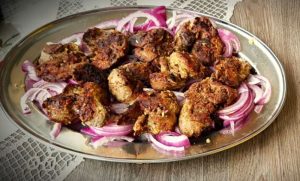 (ВИДЕО) КАФЕАНСКИ ЦРН ЦРН СО КРОМИД: Ручек кој е подготвен за час, а е уживање за вистински гурмани