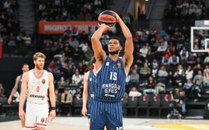 Олимпијакос влезе во победничка серија во Евролигата