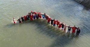 Голем интерес за утрешните водици во Скопје – познато колкумина се пријавиле за скокање по светиот крст