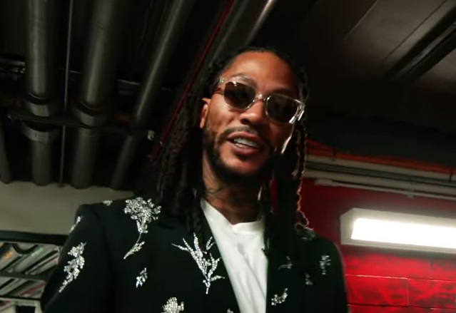 Паднаа и солзи во Чикаго: Повлечен од употреба дресот на Дерик Роуз (ВИДЕО)