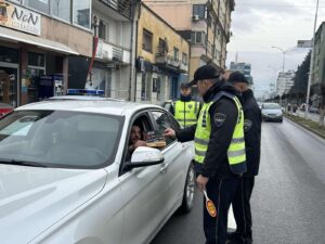 Полицијата ги потсети возачите во Гостивар на правилата-„Паркирај совесно, паркирај одговорно“