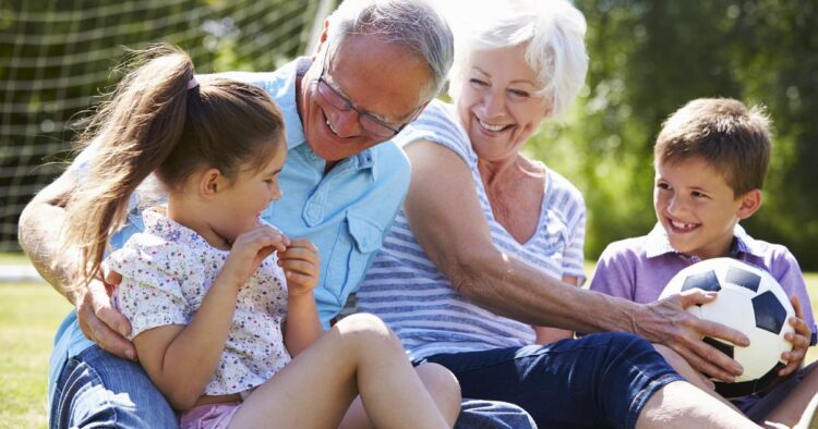 ИСТРАЖУВАЊЕ: Чувањето внуци е добро за мозокот