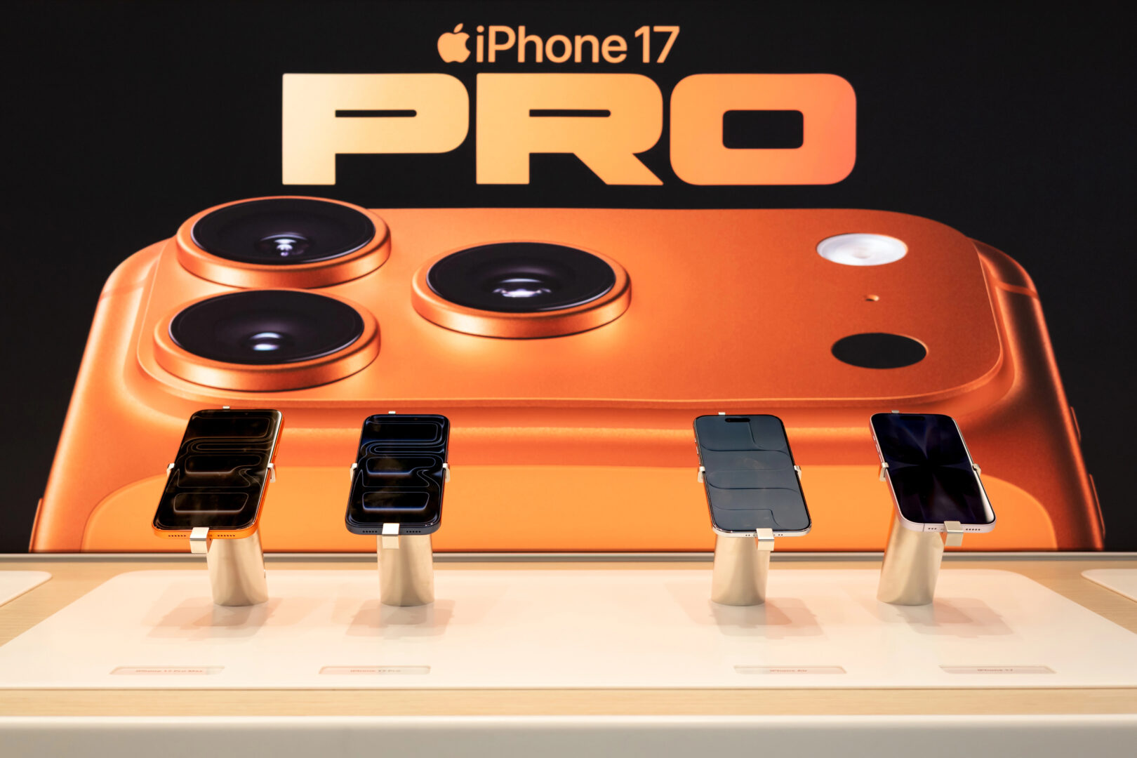 Apple ги надмина очекувањата благодарение на силната продажба на iPhone 17