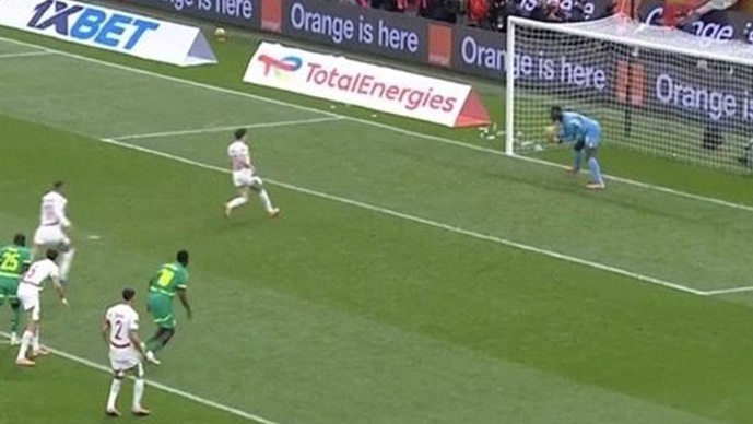 Дали Брахим Дијаз намерно го промаши „Паненка“ пеналот?!