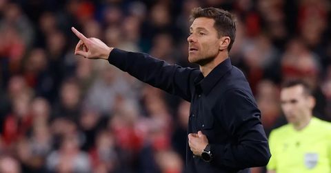 Дали Слот ќе го „преживее“ притисокот или легендата ќе се врати на „Енфилд роуд“?