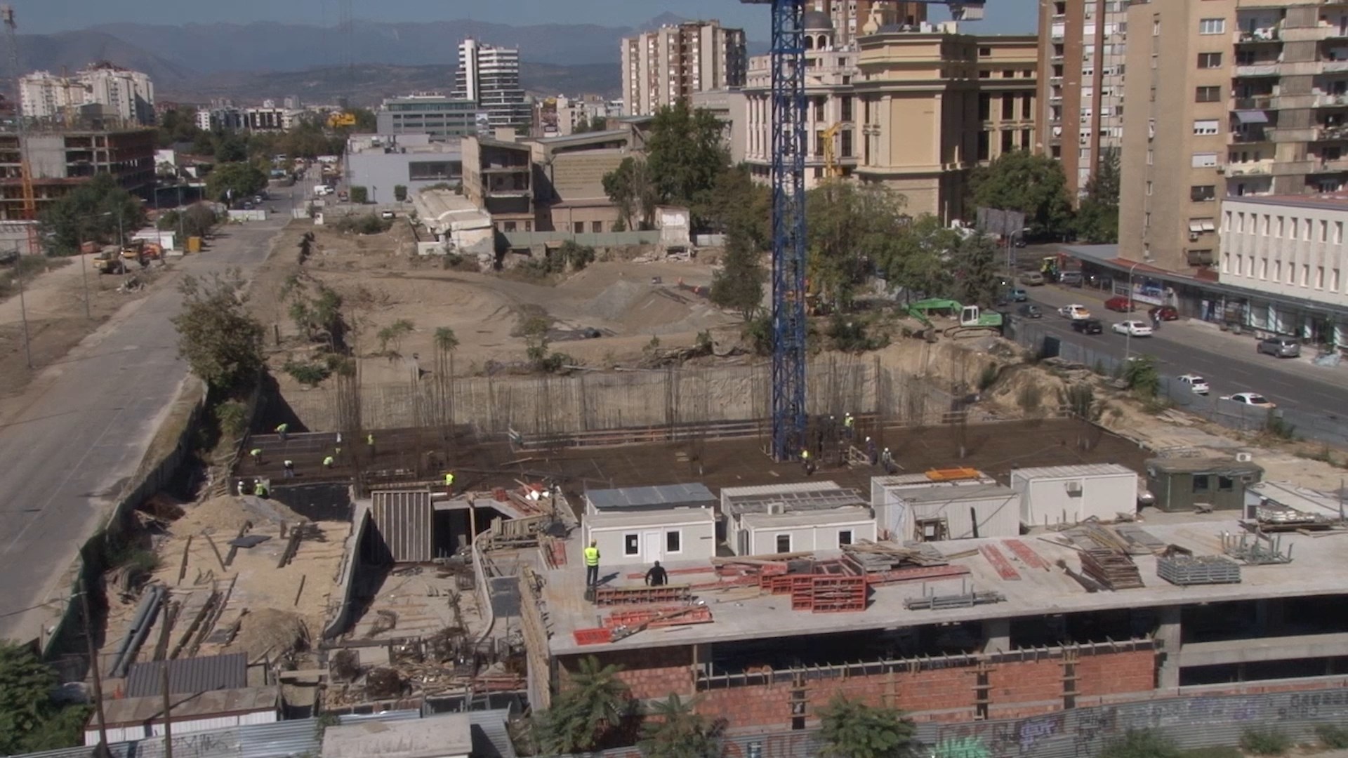 Азевски контра одлуката на владата за увоз на странски работници