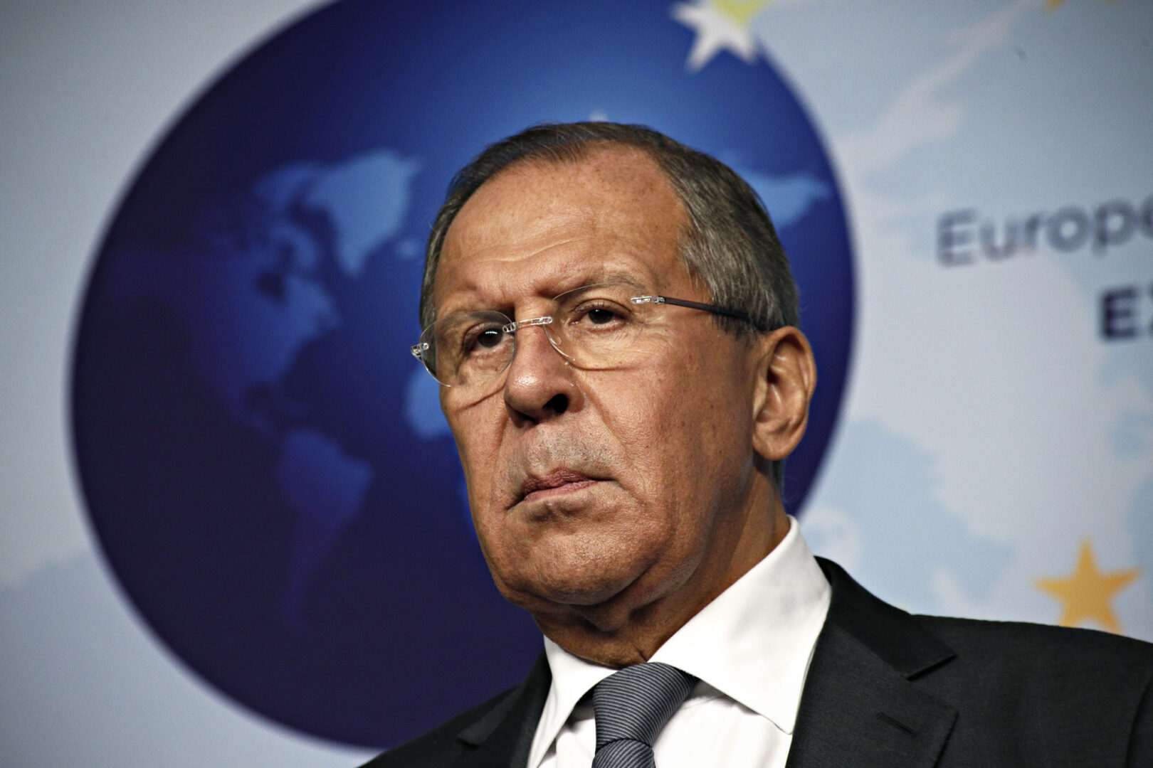 Лавров: Западот сам се изолира, поттикнува антируска хистерија