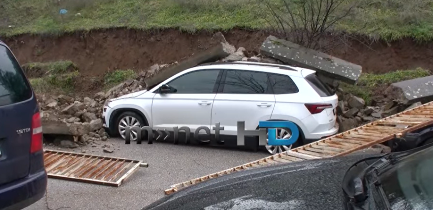 Се сруши потпорен ѕид во Штип, оштетени се неколку автомобили