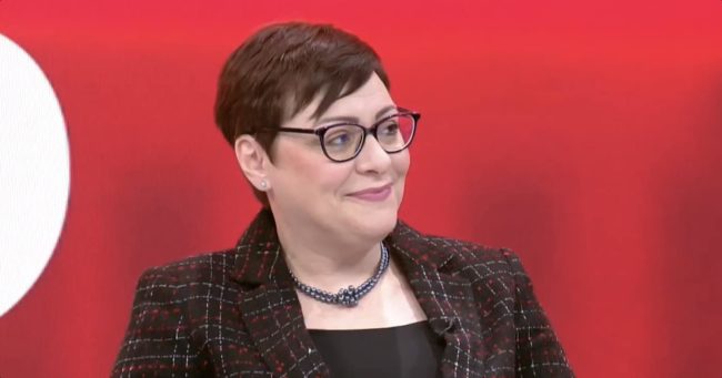 КАМАТНИТЕ УСЛОВИ СЕ НАЈПОВОЛНИ ВО РЕГИОНОТ И ПОШИРОКО, ВЕЛИ МИНИСТЕРКАТА ДИМИТРИЕСКА-КОЧОСКА ОТКАКО МАКЕДОНИЈА СЕ ЗАДОЛЖИ ЗА НОВИ МИЛИЈАРДА ЕВРА