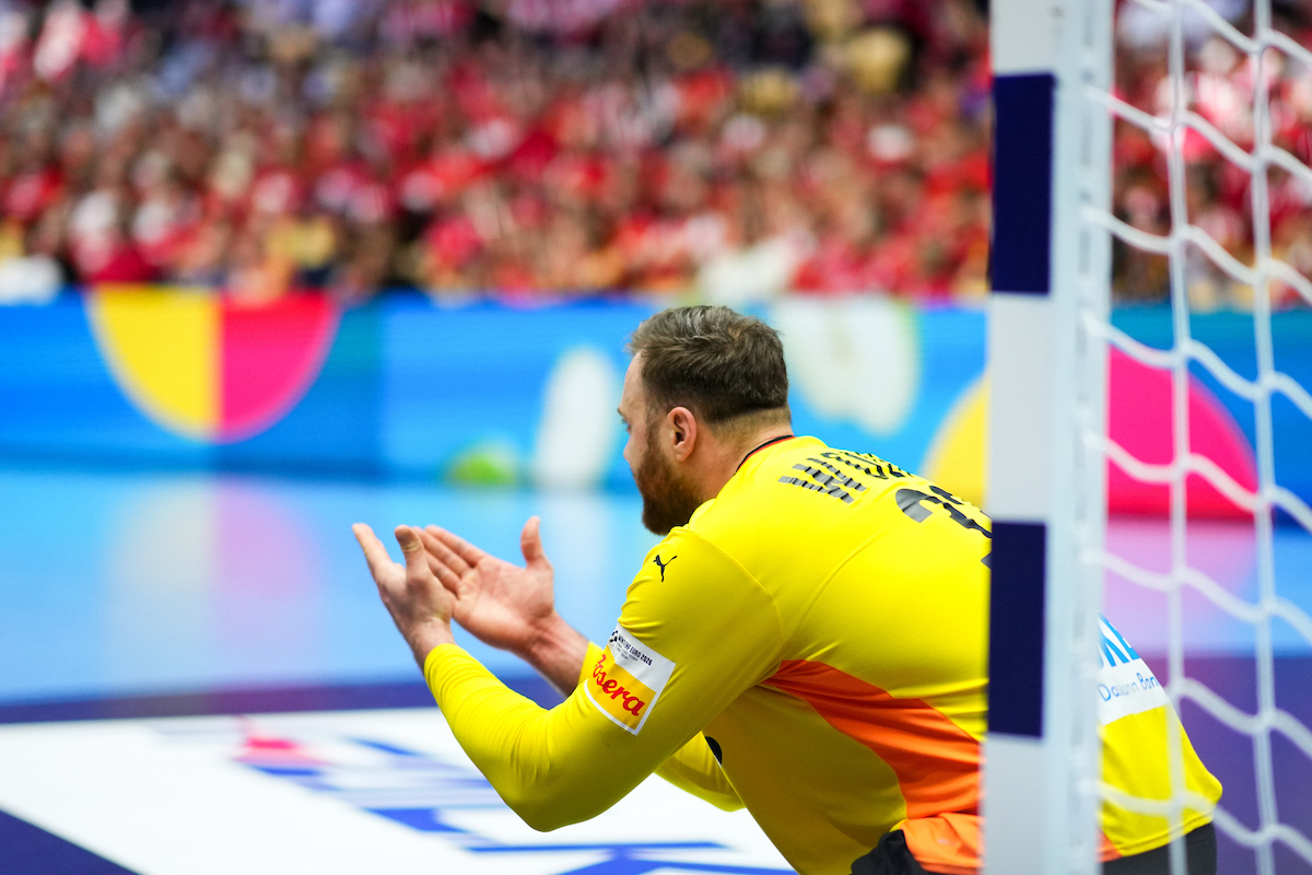 Волф нервозен – „удри“ по соиграчите и им упати жестока порака!