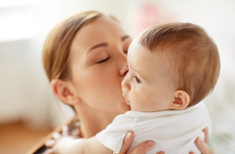 Да, вашиот мозок се менува по породувањето, а еве и како точно