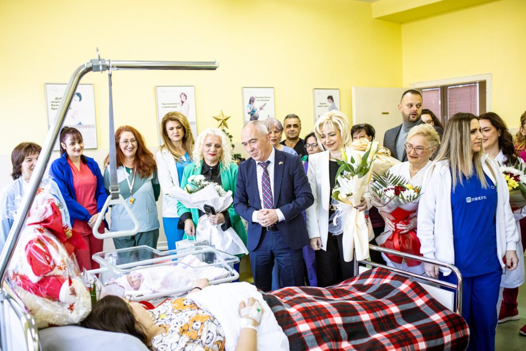 Бистра и Петар се првородените бебиња во Битола