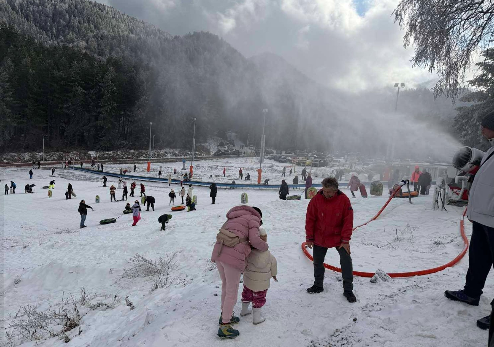 ГРАЃАНИТЕ НАВАЛИЈА КОН СКИ ЦЕНТРИТЕ – последните денови пред школската година сите сакаат да скијаат