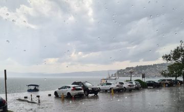 Променливо облачно со вренежи од дожд