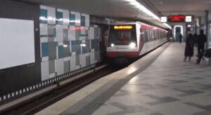 Маж (25) во Германија повлече девојка (18) под воз што доаѓаше од спротивната насока, двајцата се мртви