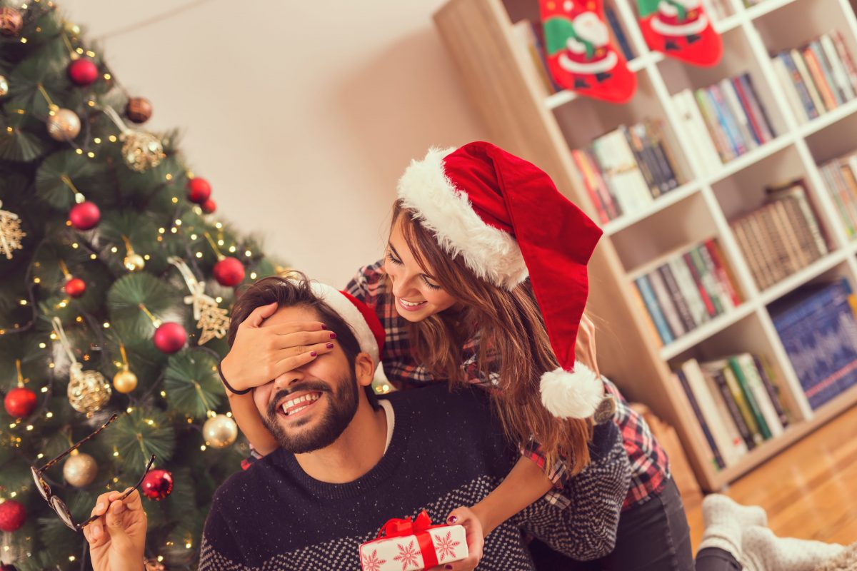 Сѐ уште немате подарок? Тоа воопшто не е проблем! Изберете го омилениот подарок сет, шминка или парфем од dm, кој има секогаш поволна цена