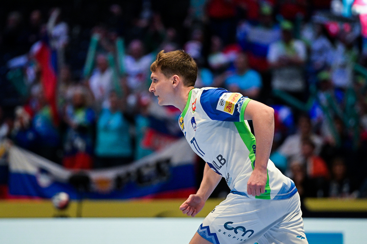 Словенија се врати од „мртвите“ и оди во главна рунда, Данска и Унгарија ги одработија „домашните“