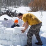 Од музика до сложувалки: Активности што го подобруваат расположението во зима