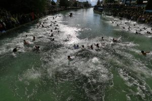 Православните верници го слават Богојавление-Водици