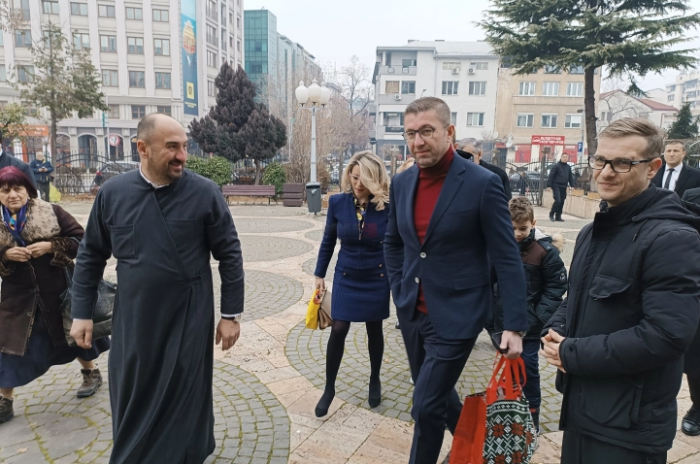 Премиерот Мицкоски ќе присуствува на литургија по повод Христовото раѓање-Божик