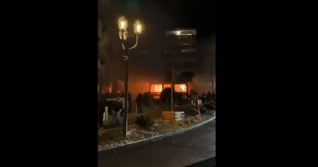 ВИДЕО I Најмалку 40 загинати, 100 повредени во експлозија во познат швајцарски скијачки центар