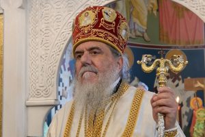 И во Светиот Дух, Господ, кој живот твори, кој исходи од Отецот, кому заедно со Отецот и Синот Му се поклонуваме и Го славиме и кој говорел преку пророците