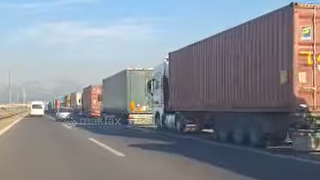 Транспортерите од БиХ и Србија не отстапуваат, продолжуваат со блокади на границите
