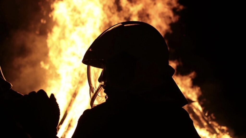 Пожар во центарот на Софија: загина жена, меѓу повредените и три деца