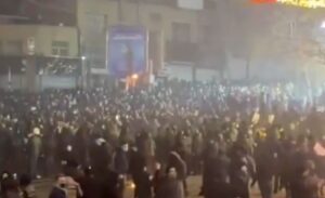 Протести во Иран: Најмалку 65 лица загинаа за време на антирежимските протести