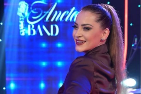 Додека Анета пееше, меѓу гостите здогледа еден познат Македонец, па камерата ја прати право пред него, а тој… (ВИДЕО)