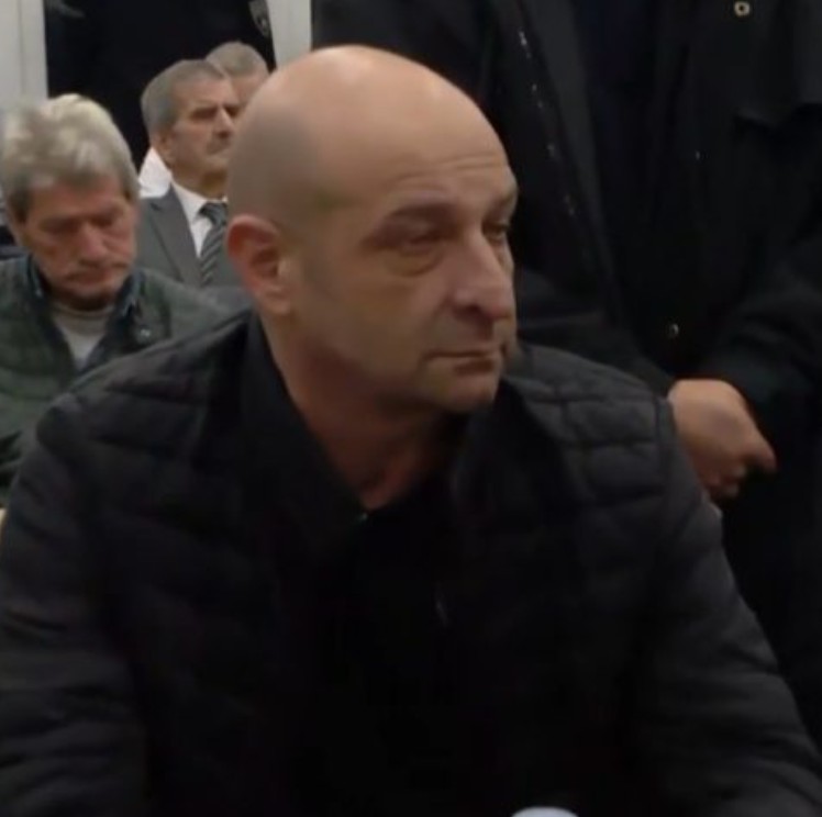 Газда Деко им давал пари на келнерите од „Пулс“ во кеш