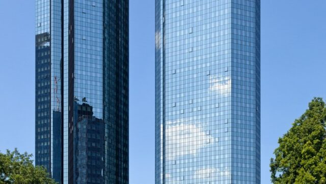 Полицијата упадна во Deutsche Bank