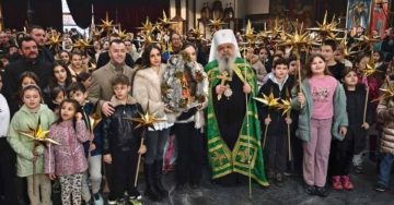 ВО СОБОРНИОТ ХРАМ ЕЧЕШЕ „ВЕЧНИОТ БОГ“: Децата од Бадниковите поворки на традиционална средба со Архиепископот Охридски и Македонски г.г. Стефан