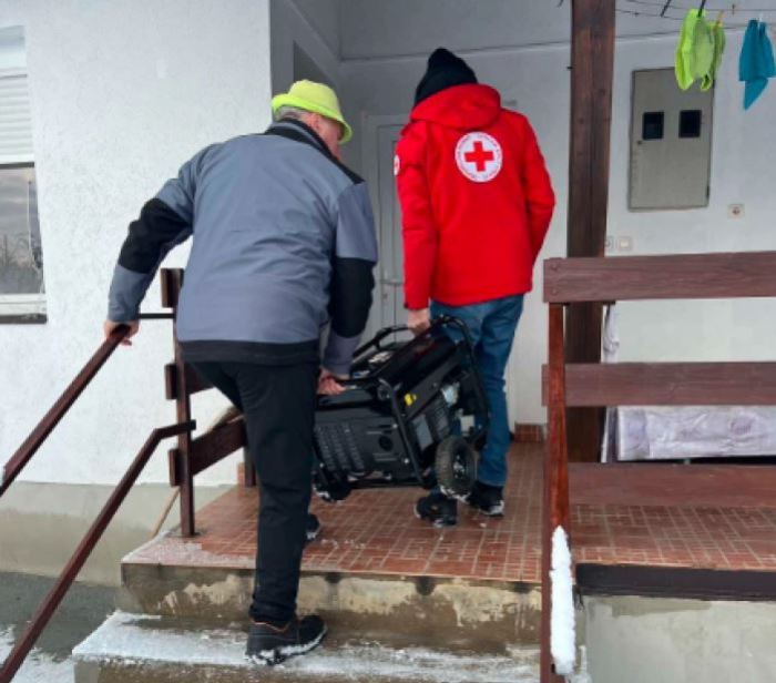 Црвен крст на Србија достави помош за 400 домаќинства, итна седница на Штабoт за вонредни ситуации