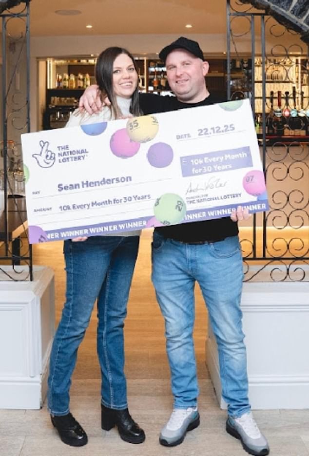 Добитник на лотарија ја претепал својата девојка во пијана состојба на одмор на Тенерифе за да прослави како го освоил џекпотот од 4,1 милиони еврa