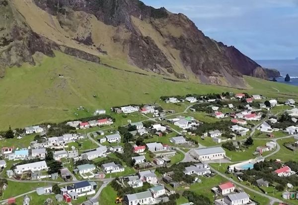 Остров каде што нема криминал, хотели и сигнал за мобилен