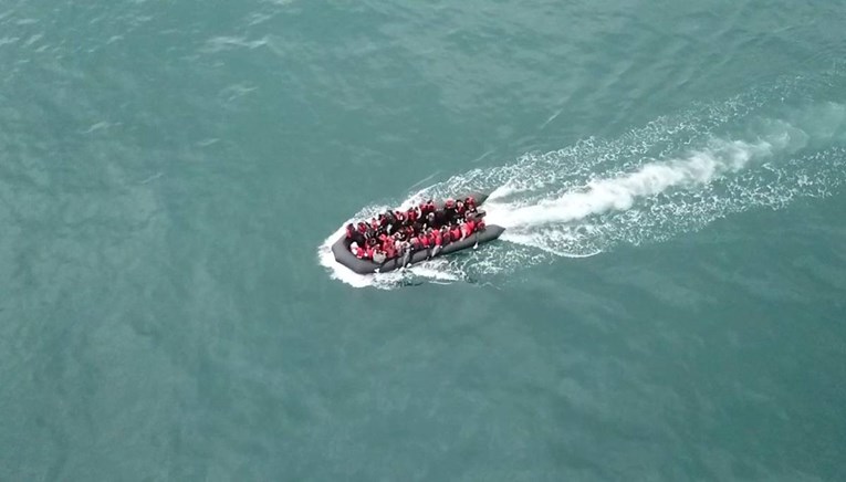 Најдено тело на четиригодишно дете кое паднало oд брод со мигранти