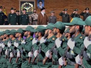 Иран се заканува со „тотална војна“ доколку САД ги нападнат