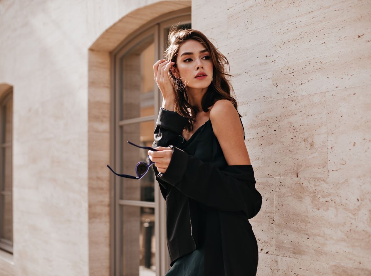 Ако сакате да носите црна облека, треба да го знаете ова: Што тоа кажува за вас и какви работи привлекува во животот!