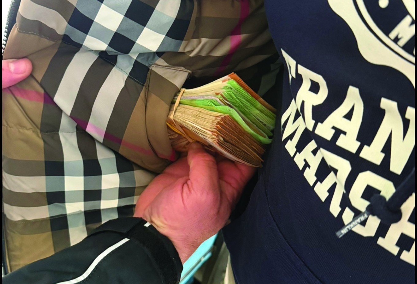 ЦАРИНИЦИТЕ ЗАПЛЕНИЛЕ НАД 20 ИЛЈАДИ ЕВРА ВО ТРИ ОДДЕЛНИ СЛУЧАИ – еве што друго пробувале граѓаните да пренесат „молчешкум“