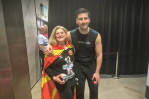 Фото на денот: Херојот Мартин со гордата мајка Татјана