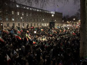 (ВИДЕО) Илјадници мртви и уапсени во протестите во Иран: интернет уште нема, Трамп се заканува