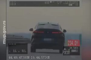 (ВИДЕО) Германец „леташе“ со 238 км/ч на автопат во Србија