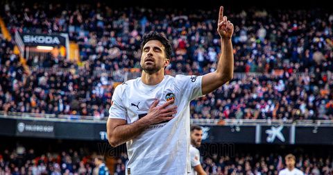 ВИДЕО: Столе повторно меѓу стативите, Валенсија победи во 94. минута!