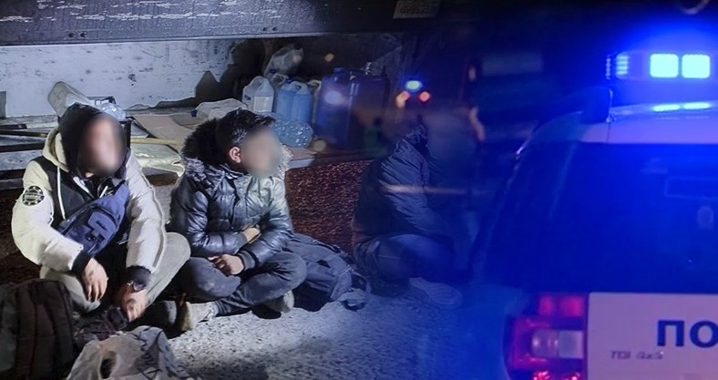 Млади почнале – еден на 15 години, двајца на 16 години – возеле илегални мигранти