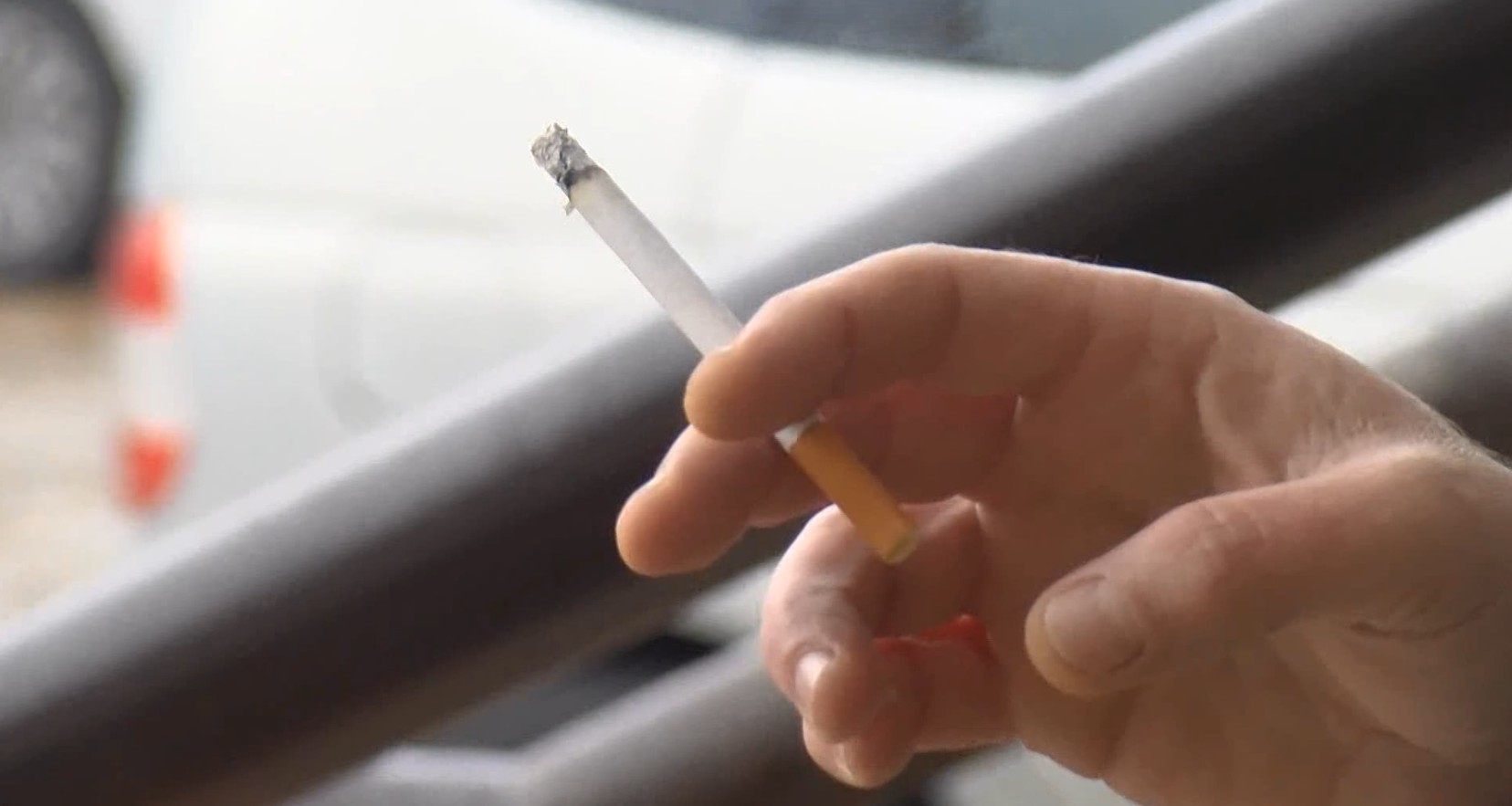 Петиција до МВР: Со Сејф сити да се детектира и казнува фрлање отпушоци и отпад од возилата