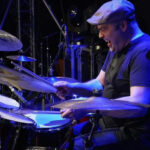 Музика што е договорена однапред, но се случува само еднаш