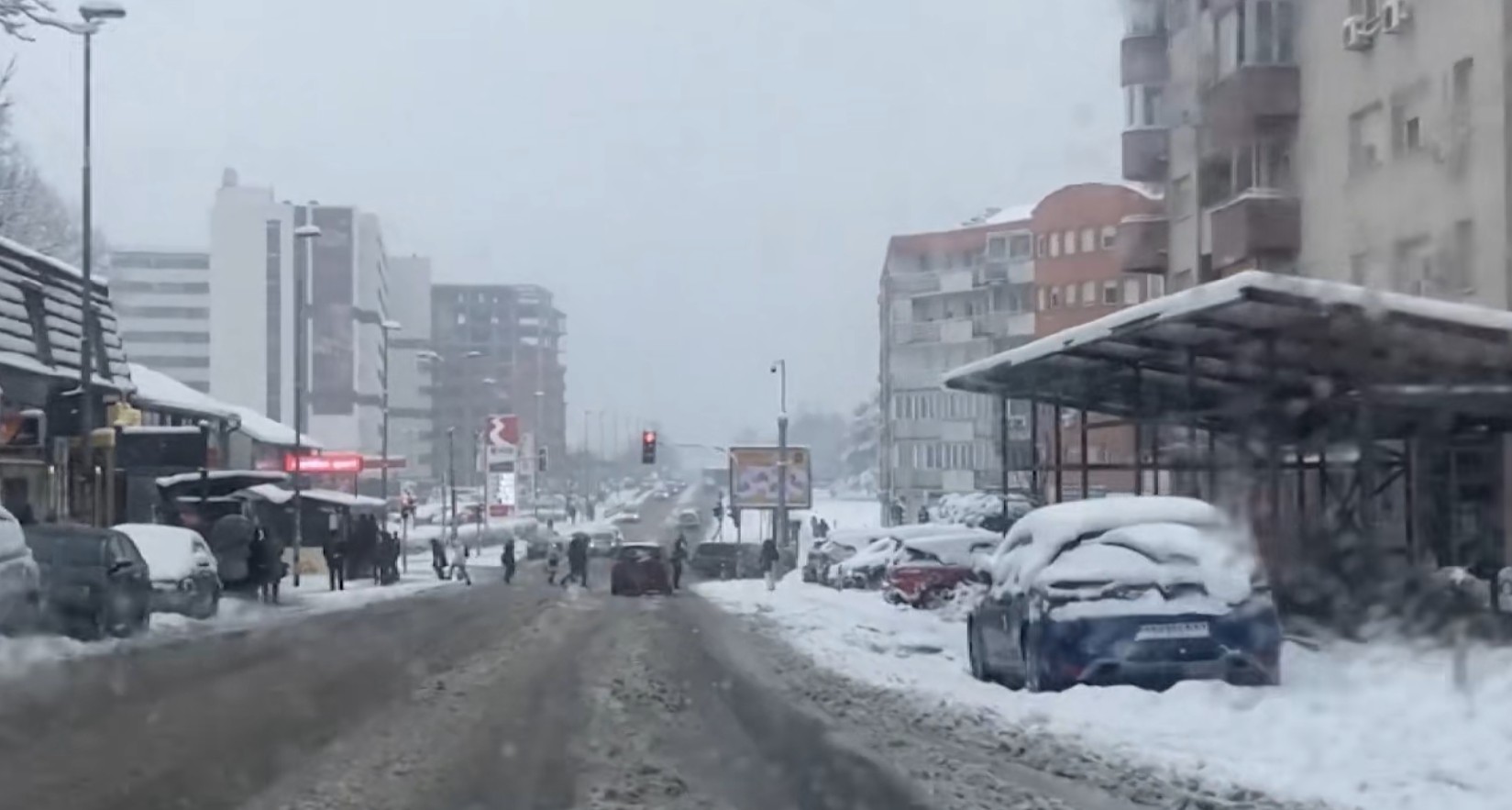 Снежно невреме и поплави во целиот регион