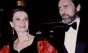 (ФОТО) ЗБОРОВИТЕ ШТО ГИ ИЗГОВОРИЛА НАЈГОЛЕМАТА ЉУБОВ НА ОДРИ ХЕПБЕРН ПО НЕЈЗИНАТА СМРТ, СÈ УШТЕ ЈА КИНАТ ДУШАТА: „Велат дека болката се намалува со текот на времето. Тоа е глупост“